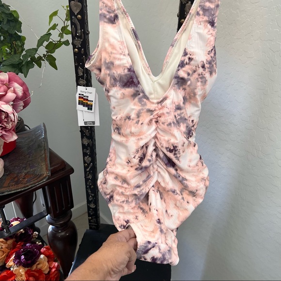 Ladies One Piece Swimsuit - Picture 5 of 7